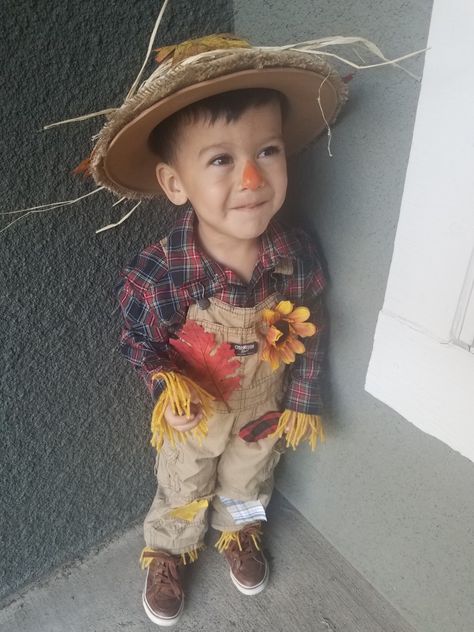 Toddler Scarecrow Costume Boy, Diy Scarecrow Halloween, Halloween Costume Toddler Boy, Toddler Scarecrow Costume, Scary Scarecrow Costume, Scarecrow Halloween Costume, Diy Scarecrow Costume, Halloween Costumes Scarecrow, Scary Scarecrow