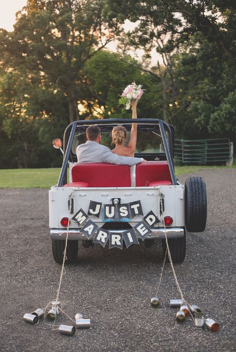 Just Married vintage jeep wedding photography Just Married Truck Ideas, Wedding Jeep Decorations, Wedding Jeep Photos, Jeep Wedding Car Decoration, Just Married Car Photo, Just Married Jeep Decorations, Just Married Jeep, Just Married Truck, Jeep Wedding Pictures