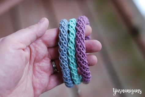 Easy Crochet Slippers, Crocheted Jewelry, Crochet Bracelet Pattern, Ergonomic Crochet Hook, Diy Crafts Crochet, Crochet Jewellery, Crochet Jewelry Patterns, Crochet Cord, Pattern Purse