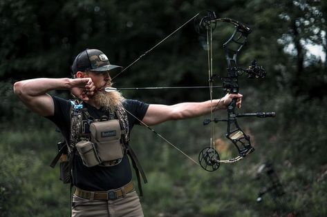 Bowhunting, Archery Compound Bow, Bushcraft Bow And Arrow, Hunting Gadgets, Bow Hunting Gear, Archery Lessons, Compound Bow Target, Bear Archery, Archery Women