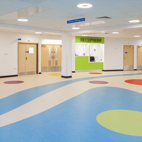 Pediatric department featuring Forbo Flooring System’s Marmoleum Marbled floor covering. Designed by P+HS Architects, the new development provides a vastly improved environment for patients and staff, and has been shortlisted for best refurbishment at the 2017 Healthcare Estates Awards. Floor Quotes, School Floor, Epoxy Floor Designs, Floor Graphics, School Interior, Epoxy Floor, Office Furniture Modern, Education Design, Commercial Flooring