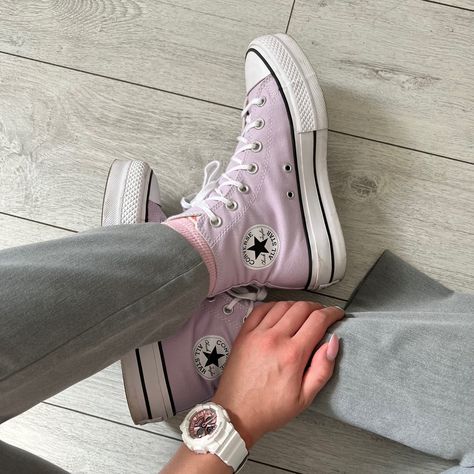 Lilac Platform Converse, Lavender Converse Outfit, Lilac Converse Outfit, Converse Lilac, Lilac Converse, Lavender Converse, Aesthetic Converse, Converse Platform, Wishlist 2024