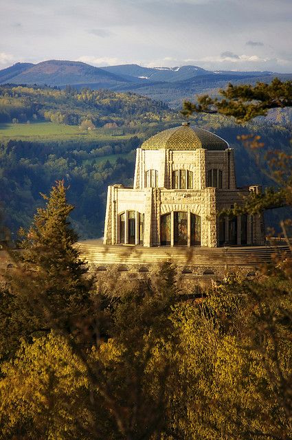 The Vista House at Crown Point State Park, Corbett, Oregon Vista House Oregon, Vista House At Crown Point, Oregon House, Vista House, Explore Oregon, Oregon Living, Columbia Gorge, Beautiful Oregon, Multnomah Falls