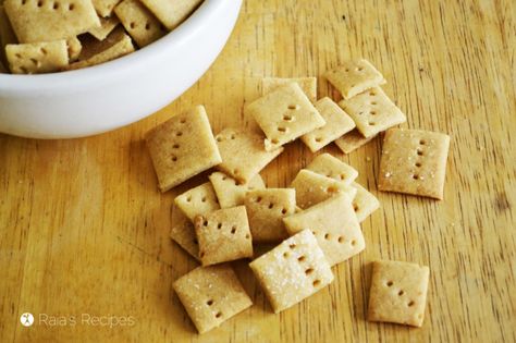 Gluten-Free Buttermilk Rice Crackers  | RaiasRecipes.com Using Nutritional Yeast, Quinoa Flour Recipes, Gluten Free Cracker Recipe, Quinoa Flour, Easy Quinoa, Gluten Free Crackers, Rice Crackers, Homemade Crackers, 5 Ingredient Recipes