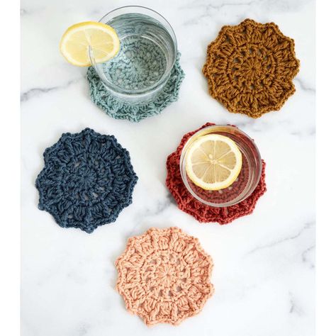 Sunburst Coasters Crochet Pattern Free Download Crochet Hook Roll, Quick Crochet Gifts, Chunky Crochet Hat, Stamped Embroidery Kit, Square Placemats, Coasters Crochet, Crochet Coaster Pattern, Pineapple Pattern, Quick Crochet