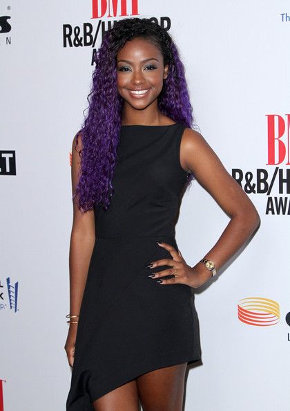 justine skye Justine Skye Photoshoot, Justine Skye Purple Hair, Justine Skye Hair, Justin Skye, Kiki Layne, Valentina Sampaio, Black Hair Curls, Justine Skye, Intimate Dinner