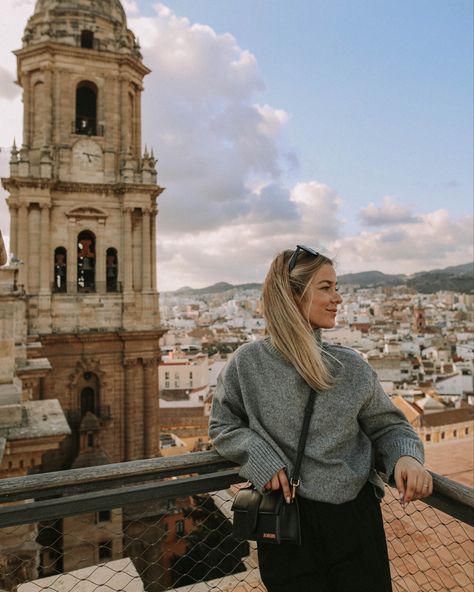 Instagrammable places in Malaga, Spain. Malaga photo ideas. Malaga photo spots and places. Malaga Cathedral. Malaga Spain Photo Ideas, Malaga Picture Ideas, Malaga Instagram Spots, Malaga Spain Photography, Malaga Photo Ideas, Malaga Outfit Ideas, Europe Poses Photo Ideas, Malaga Photoshoot, Spain Picture Ideas