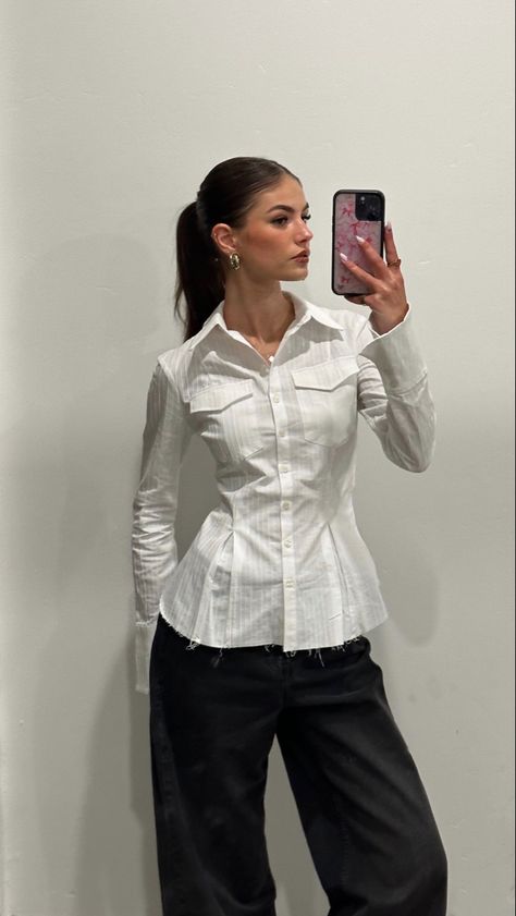 Simple High Fashion Outfits, White Collared Shirt With Sweater Outfit, Black Skirt Professional Outfit, Office Corset Outfit, White Button Up Women Outfit, Navy Blue Style Womens Fashion, Work Modest Outfit, Business Casual Fashion Outfits, Preppy Outfits Work