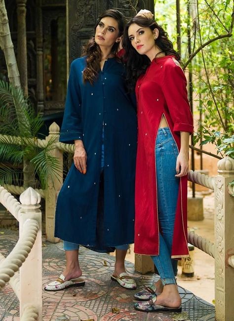 Blue Kurta With Jeans, Kurta Jeans Outfit Women, Jeans With Kurta Style, Kurti With Jeans, Indian Kurti Designs, College Outfit, Casual Indian Fashion, Long Kurti Designs, Cotton Kurti Designs