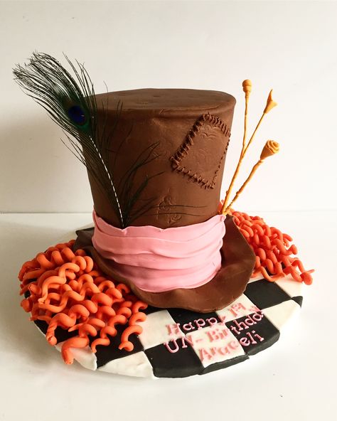 Mad Hatter cake Mad Hatter Cake, How To Cake, Alice In Wonderland Cakes, Bolo Minnie, Hat Cake, Mad Hatter Hat, Alice In Wonderland Birthday, Cake Stuff, Disney Cakes