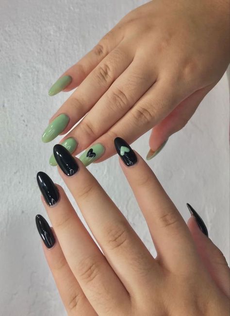 Nail Green And Black, Nails Inspiration Green And Black, Matcha Green Nail Design, Green Heart Nail Designs, Simple Black And Green Nails, Sage And Black Nails, Green And Black Nails Ideas, Green And Black Almond Nails, Matcha Nails Design