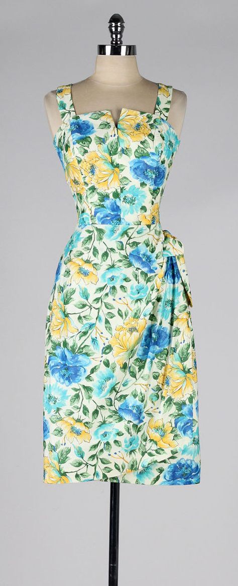 vintage 1950s dress . by millstreetvintage Fashion 50s, 1950 Fashion, Vintage Fashion 1950s, Vintage 1950s Dresses, Fashion 1950s, 1950s Dress, 50s Dresses, Vintage Vogue, 50s Fashion