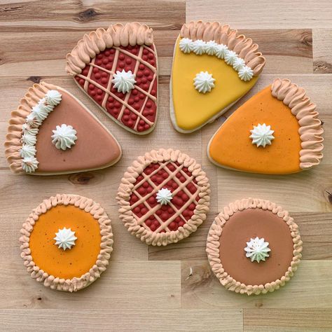 Decorated Pie Cookies, Pie Royal Icing Cookies, Pie Cookies Decorated, Cookie Thanksgiving, Pie Sugar Cookies, Cookie Platters, Pie Decoration, Cookie Shop, Pie Cookies