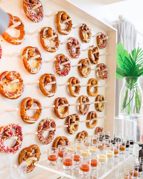 Pretzel Wall Pretzels Wedding, Vegan Wedding Food, Wedding Dinners, Cocktail Hour Food, Freestanding Wall, Prosecco Bar, Pretzel Bars, Wedding Food Stations, Carnival Food