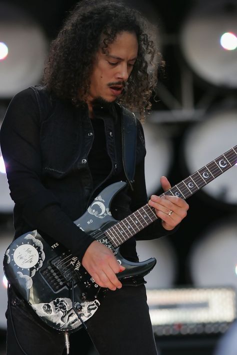 METALLICA- KIRK HAMMETT  WEMBLEY STADIUM ON JULY 7, 2007.    Looking forward to seeing Metallica on Sunday at Sonisphere (6 July 14). Kirk Hammett Guitars, Ron Mcgovney, Metallica Concert, Kirk Hammet, Kirk Metallica, Live Earth, Metallica Art, John Petrucci, Jason Newsted