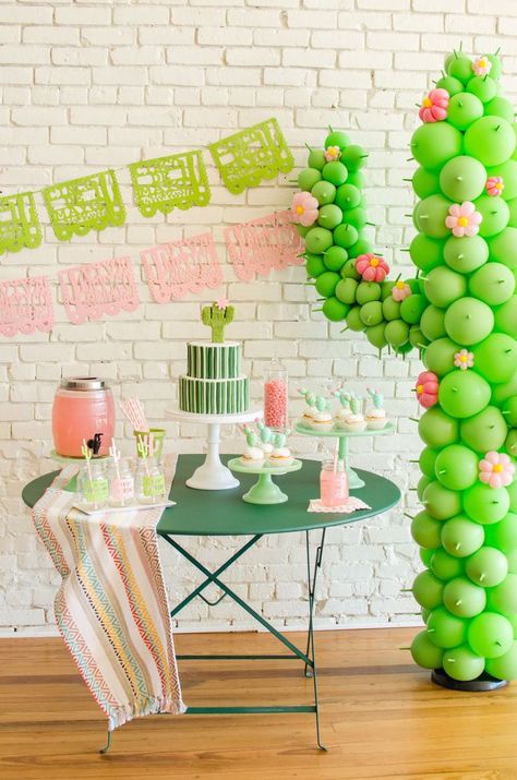 Fiesta Birthday Party, Llama Birthday, Fiesta Theme Party, Cactus Party, Fiesta Theme, Crochet Cactus, Fiesta Birthday, Fiesta Baby Shower, Mexican Party