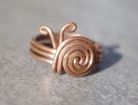 Humble but efective and extraordinary copper wire ring. Like in the pictures made of copper wire diameter 1,2mm. Instead of gemstone there is a little snail made of wire. This little gadget will surely get attention of Your friends on the party or used as an everyday wear. Variety of sizes availabel - please specify the diameter You are intrested in. Opinions about the healthy effects of copper on the human body are quite popular and many of them can be found in the internet. Buying our ring, Yo Wire Wrapped Jewelry Rings, Copper Wire Ring, Copper Wire Crafts, Diy Wire Jewelry Rings, Wire Jewelry Rings, Wire Craft, Wire Jewelery, Wire Wrap Jewelry Designs, 2024 Ideas