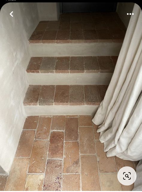 Terracotta Stairs, Tiles Steps, Wall Terracotta, Tiles Stairs, Spain House, Terracotta Floor, Spanish Style Homes, Brick Flooring, Spanish House