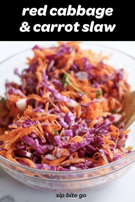 Super easy raw red cabbage and carrot salad / slaw with vinegar and NO mayo. A colorful raw vegetable side dish for a crowd, for tacos or burgers. | sipbitego.com #sipbitego #carrots #redcabbage #bbq #summerrecipes #springrecipes #recipe #familymeal #vegetarian #bbqparty #vegan #salad #slaw #easyrecipe Cabbage And Carrot Salad, Side Dish For A Crowd, Apple Jalapeno, Red Cabbage Coleslaw, Healthy Bbq, Orange Dressing, Apple Coleslaw, Taco Side Dishes, Cabbage Carrot