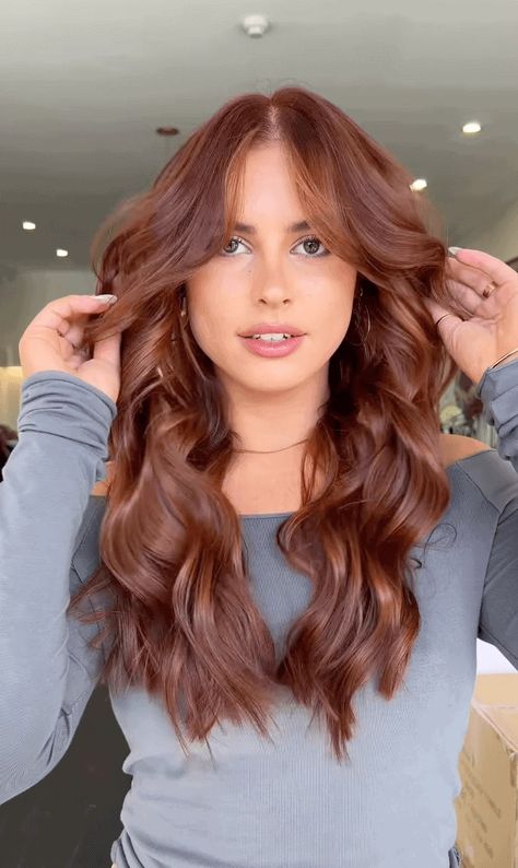 Ginger For Brunettes, Hint Of Red Hair Color, Brunette Ginger Hair, Copper Hair On Latinas, Brown Hair With Copper Highlights, Copper Highlights On Brown Hair, Copper Brown Hair, Ginger Hair Color, Mom Hairstyles