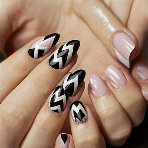 french tip nails French Tip Nails Elegant, Nail Filing, Winter Proposal, Nails Elegant, Chevron Patterns, French Nail, Tip Nails, French Tip Nails, Elegant Designs