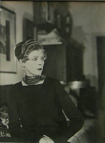 Borough Vintage: Fostering a Vintage Lifestyle: Style Icon: Nancy Cunard Nancy Cunard, Lgbtq History, Mitford Sisters, Vintage Lifestyle, Vintage Portraits, African Jewelry, Macedonia, Dark Fashion, Swans