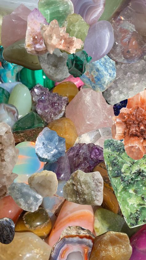 crystal girls #crystal #aesthetic #tumbled #collage Aesthetic Crystal Wallpaper, Cuarzos Aesthetic, Crystal Vibes Aesthetic, Crystal Wallpaper Aesthetic, Crystals Aesthetic Wallpaper, Crystal Aesthetic Wallpaper, Gemstones Aesthetic, Gems Aesthetic, Crystals Wallpaper