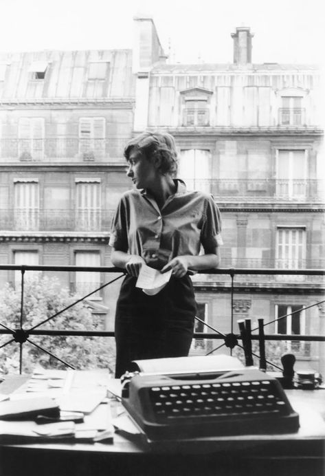 Hotel Particulier Paris, Helen Gurley Brown, Olympia Typewriter, Opinion Essay, Richard Wright, Tennessee Williams, Women Writers, Good Readers, Women Writing