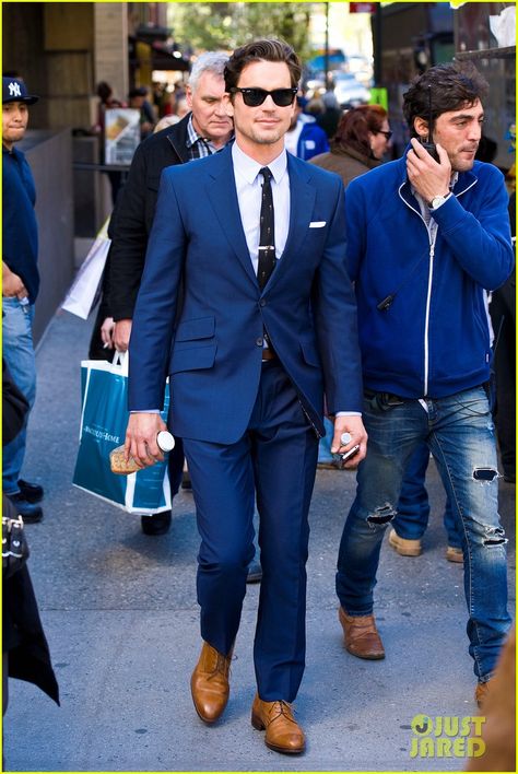 Terno Slim, Suit Combinations, Blue Suit Men, Tan Shoes, Mens Fashion Jeans, Suit Black, Matt Bomer, Navy Suit, Groom Suit