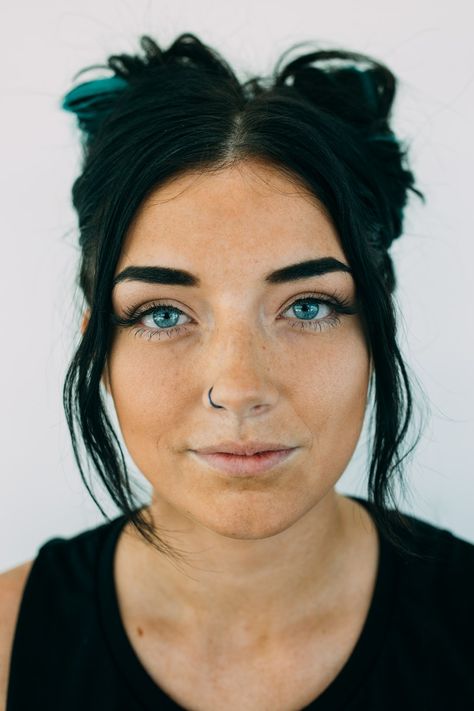 woman's face Piercing Alla Lingua, Black Nose Ring, Septum Hoop, Nose Rings Studs, Nose Piercing Hoop, Piercings For Girls, Nose Shapes, Face Pictures, Titanium Jewelry