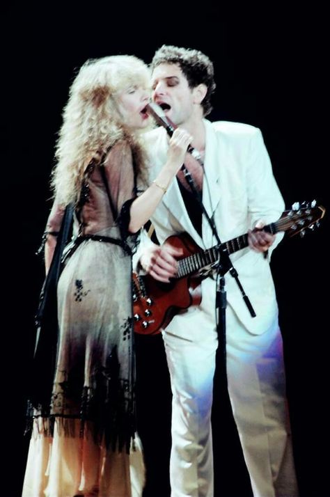 Stevie Nicks and Lindsey Buckingham of Fleetwood Mac Stevie Nicks Lindsey Buckingham, Peter Green, Buckingham Nicks, Stevie Nicks Style, Stephanie Lynn, Ancient Queen, Lindsey Buckingham, Stevie Nicks Fleetwood Mac, I Love Music