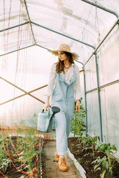 2020s Fashion, Farmer Outfit, Smart Farm, Farm Fashion, Japanese Garden Landscape, Pocket Full Of Sunshine, Farm Clothes, Aesthetic Dress, Gardening Outfit