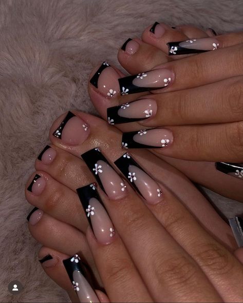 Black And White Nail, Black And White Nail Designs, Acrylic Toe Nails, Black Acrylic Nails, Easy Nails, Girly Acrylic Nails, French Acrylic Nails, Classy Acrylic Nails, Short Square Acrylic Nails