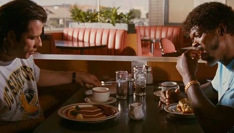 Pulp Fiction...... Love this movie Pulp Fiction Diner, Film Pulp Fiction, Dylan Moran, Tarantino Films, X Movies, Eartha Kitt, Carly Simon, Anthony Perkins, Louise Brooks