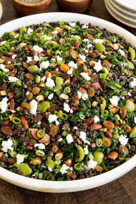 This Mediterranean Black Lentil Salad is the ONE you need to take to every potluck, picnic and/or party that you're invited to! It's loaded with healthy ingredients, can be made ahead and is irresistibly delicious (even to kale and lentil naysayers!) Lentil And Kale Salad, Black Lentil Recipes, Black Lentil Salad, Protein Salads, Rice Meals, High Protein Salads, Lentil Salad Recipes, French Green Lentils, Black Lentils