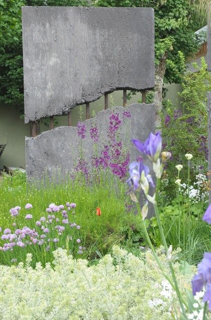 Concrete Sculpture Garden Art, Luxury Outdoor Spaces, Landscape Design Garden, Shed Landscaping, Spiritual Garden, Chelsea Garden, Lush Lawn, Concrete Sculpture, Garden Solutions