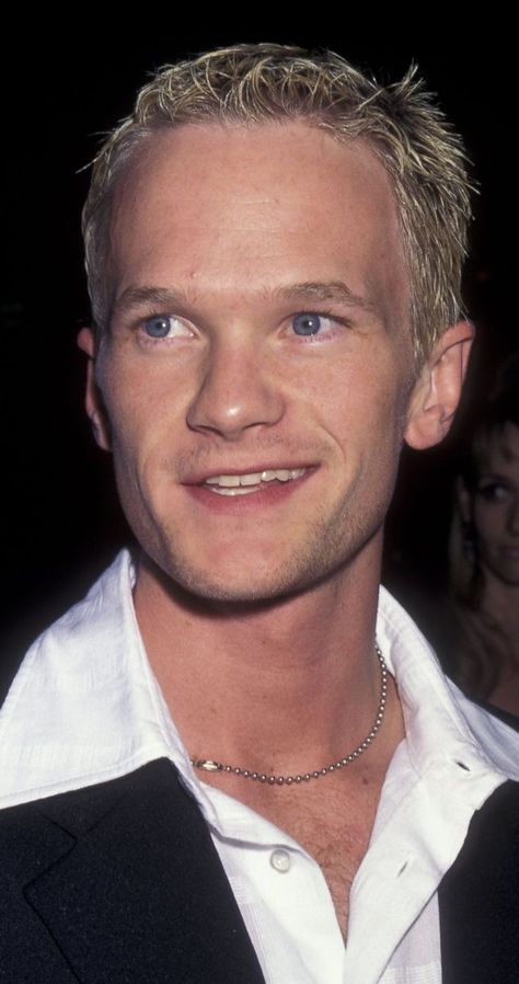 Neil Patrick Harris attends the world premiere of "Starship Troopers" on November 5, 1997 at Mann Village Theater in Westwood, California. How Met Your Mother, Westwood California, Barney Stinson, Neil Patrick, Jason Bateman, Starship Troopers, Neil Patrick Harris, Image Bank, A Series Of Unfortunate Events