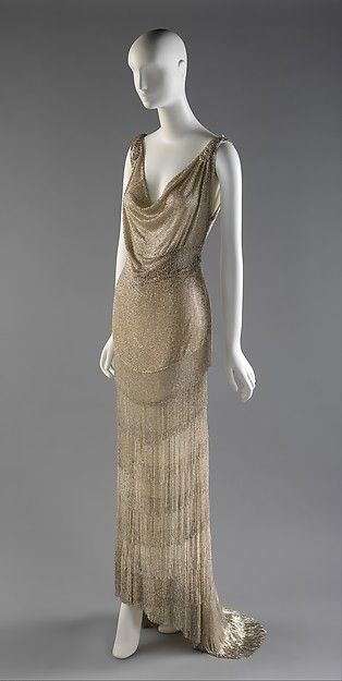 House of Worth | Evening dress | French | The Met 1920s Evening Gowns, 1920s Evening Dress, House Of Worth, 20s Fashion, Looks Party, 1920s Dress, 1930s Fashion, Vintage Gowns, 1920s Fashion