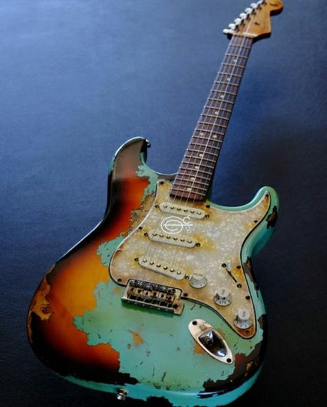 Fender Relic, Fender Guitars Stratocaster, Guitar Fender, Guitar Fretboard, Fender Strat, Electric Guitar Design, Stratocaster Guitar, Custom Electric Guitars, Guitar Painting