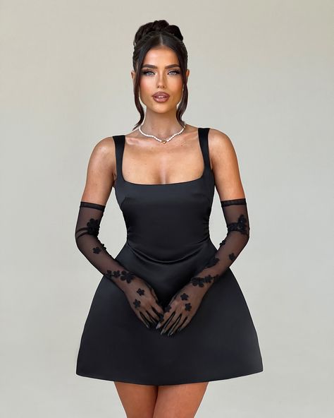 Fresh styles that deserve a spot in your wardrobe 😍 Shop the SOFIE, SADIE & JANIYAH Mini dresses now at Babyboofashion.com Homecoming Dresses Corset, White Dress Spring, Midi Dress Wedding Guest, Snatched Waist, Dress With Gloves, Long Sleeve Homecoming Dresses, Dresses Flowy, Split Long Dress, Homecoming Dresses Long