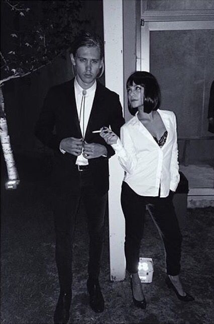 Pulp Fiction Halloween costumes Mia Wallace And Vincent Vega, Pulp Fiction Halloween Costume, Pulp Fiction Costume, Celebrity Couple Costumes, Most Popular Halloween Costumes, Vincent Vega, 2015 Halloween Costumes, Funny Couple Costumes, Popular Halloween Costumes