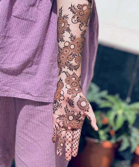 Arabic Mehndi Designs Brides, Henna Crown, Henna Tree, Bridal Facial, Crown Tattoos For Women, Arabic Bridal Mehndi Designs, Elegant Henna, Crown Tattoos, Mehandhi Designs