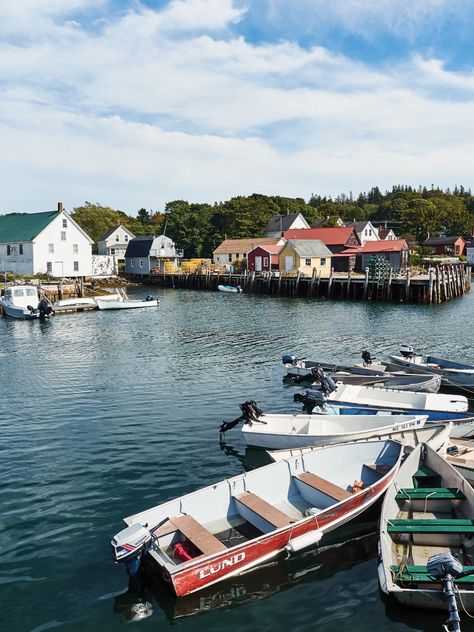 The Best Maine Islands to Visit this Summer - The Maine Mag Deer Isle Maine, Maine Islands, Boothbay Harbor Maine, Islands To Visit, Boothbay Harbor, Maine Vacation, Maine Travel, New England Homes, Summer Adventures