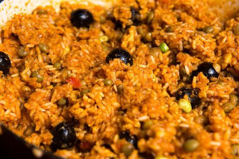 Gandule Rice Recipe Hawaii, Gandule Rice, Puerto Rican Dishes, Rican Food, Puerto Rican Recipes, Island Food, Hawaiian Food, Fried Pork, Puerto Rican