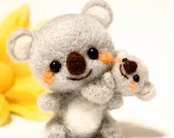 Emergency Alert, Needle Felting Diy, Needle Felting Tutorials, Needle Felting Kits, Felting Tutorials, Felt Diy, Koala Bear, Felt Animals, Cooking Utensils