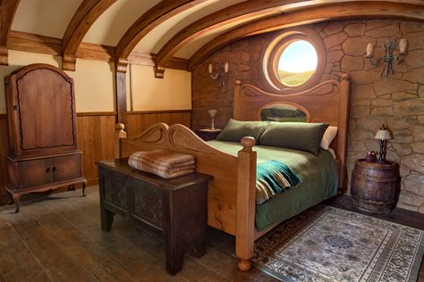 Hobbit Bedroom, Hobbit House Plans, Hobbit House Interior, Country Living Uk, Hobbit Hole, Movie Set, Hobbit House, Relaxing Moments, The Shire