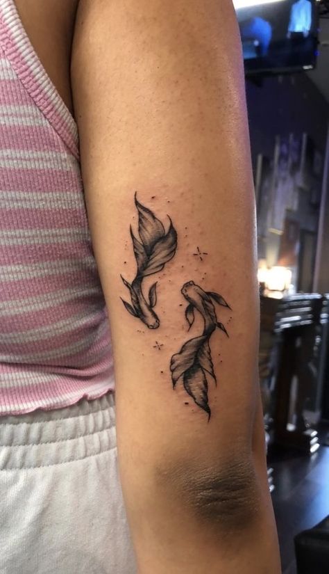 Feminine Pisces Tattoo, Pisces Inspired Tattoo, Pisces Women Tattoo, Pisces Tattoo Designs For Women Thigh, Cute Pisces Tattoos, Aquarius Fish Tattoo, Pices Tattoo Women, Pieces Fish Tattoo, Picies Tattoos