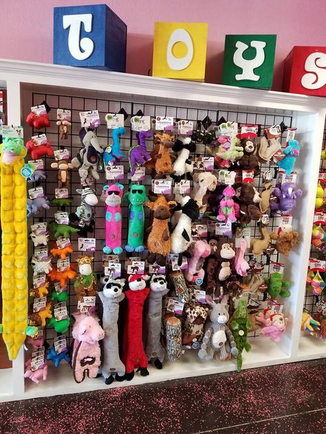 Pet Shop Display, Pet Store Aesthetic, Pet Boutique Ideas Store Design, Pet Boutique Ideas, Boutique Store Displays Dog, Pet Supply Store Displays, Pet Store Display Visual Merchandising, Petshop Design Pet Store, Pet Store Display