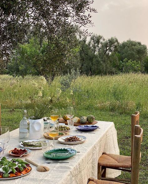 Dinner Party Summer, Mesa Exterior, Italian Summer, Summer Dinner, Instagram Summer, Summer Dream, Summer Picnic, May 27, Country Life