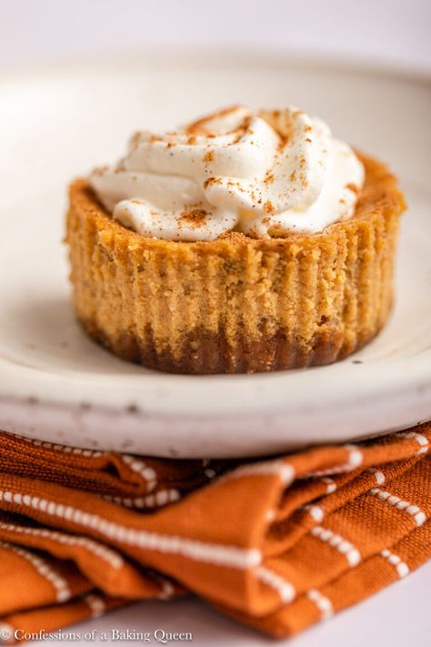 The perfect size these mini pumpkin cheesecakes are a great individual dessert for parties! Step-by-step photos show you how to make these delicious mini cheesecakes, filled with lots of pumpkin and warm spices you will adore this fall inspired dessert! Buckeye Balls Recipe, Pumpkin Ricotta, Pumpkin Cheesecake Muffins, Pumpkin Cheesecakes, Gluten Free Pumpkin Recipes, Mini Pumpkin Cheesecake, Ricotta Cheesecake, Pumpkin Cheesecake Recipes, Cheesecake Pie